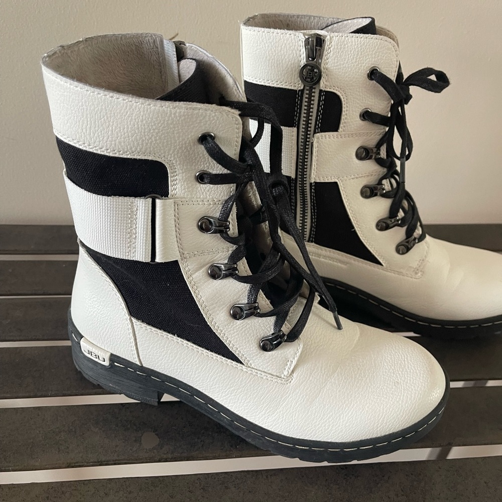 Ladies Boots - Picture 2 of 3